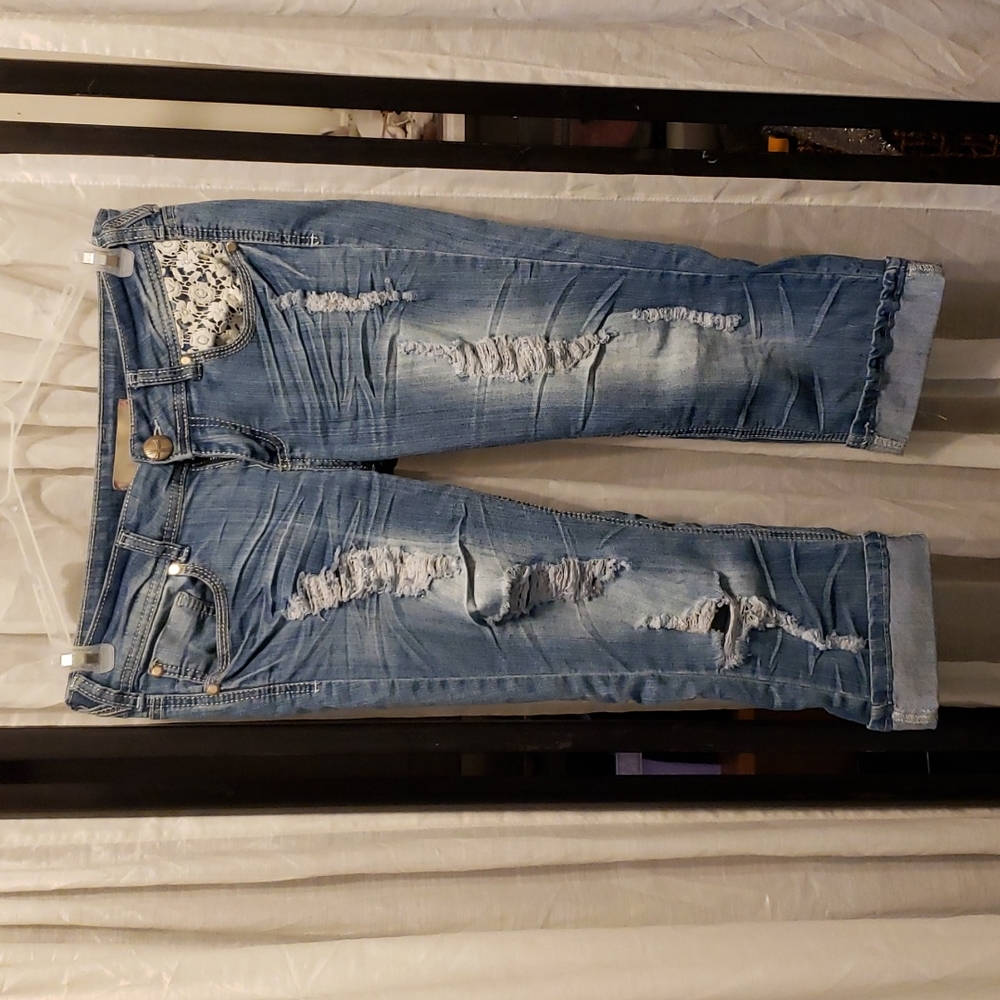 Almost Famous Capris Sz 9